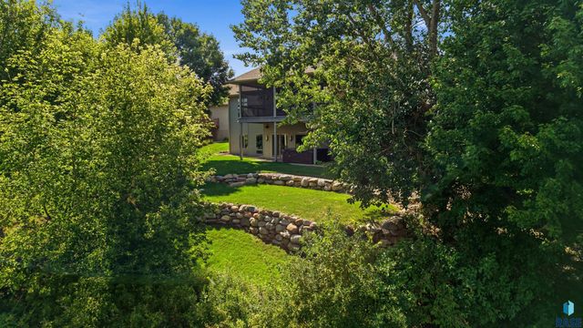 5804 S Lazy Ridge Pl Place, Sioux Falls, SD 57108