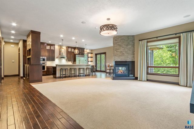 5804 S Lazy Ridge Pl Place, Sioux Falls, SD 57108