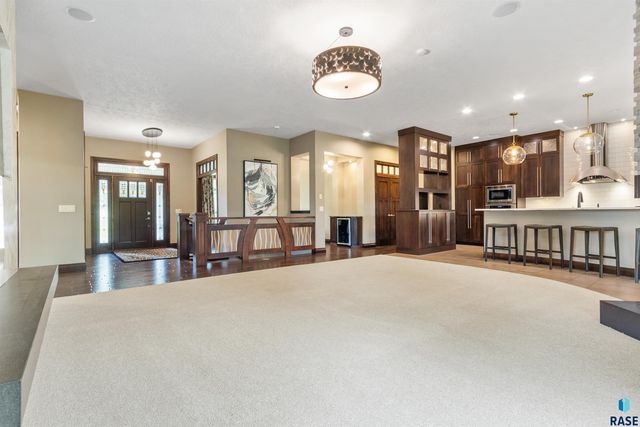5804 S Lazy Ridge Pl Place, Sioux Falls, SD 57108