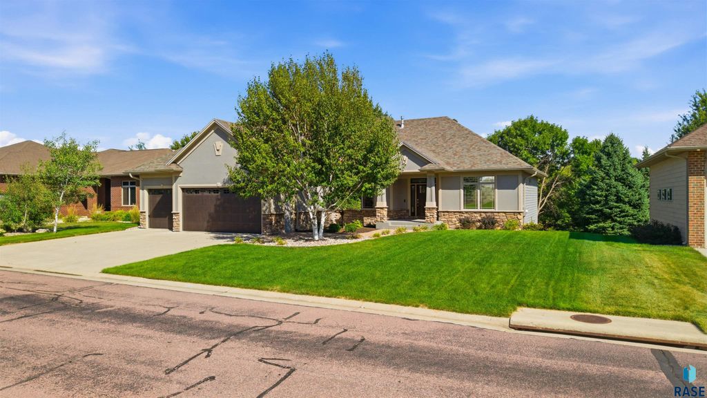 5804 S Lazy Ridge Pl Place, Sioux Falls, SD 57108