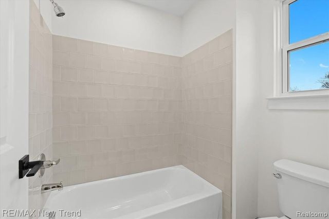 2041 Crested Butte Drive, White Lake, MI 48383