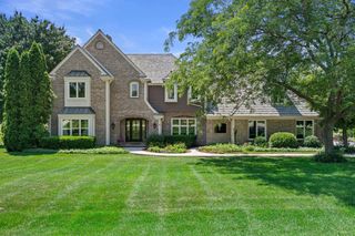 10435 N Riverlake DRIVE, Mequon, WI 53092