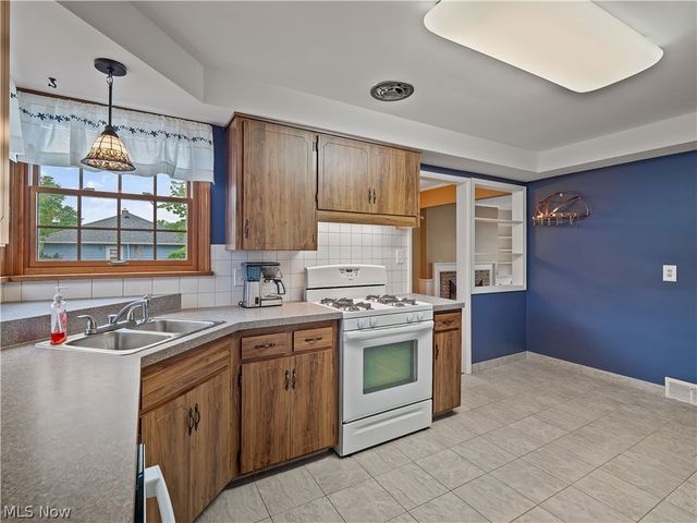 7393 Nethersole Drive, Middleburg Heights, OH 44130