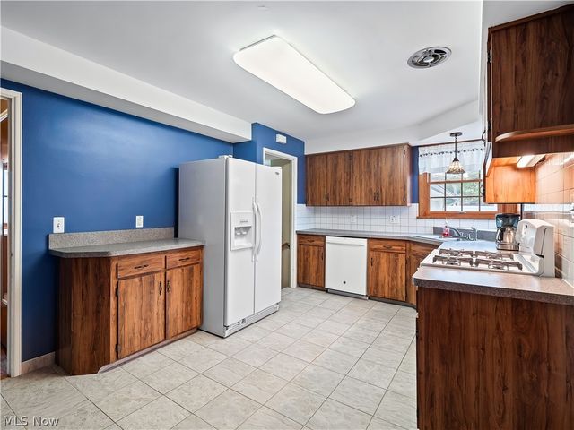 7393 Nethersole Drive, Middleburg Heights, OH 44130