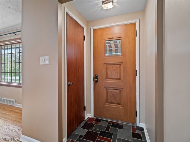7393 Nethersole Drive, Middleburg Heights, OH 44130