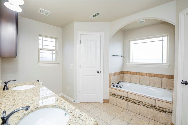 6105 38th Street, Rogers, AR 72758