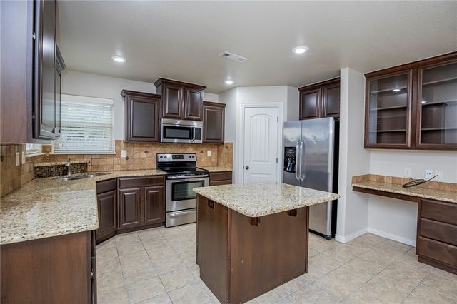 6105 38th Street, Rogers, AR 72758