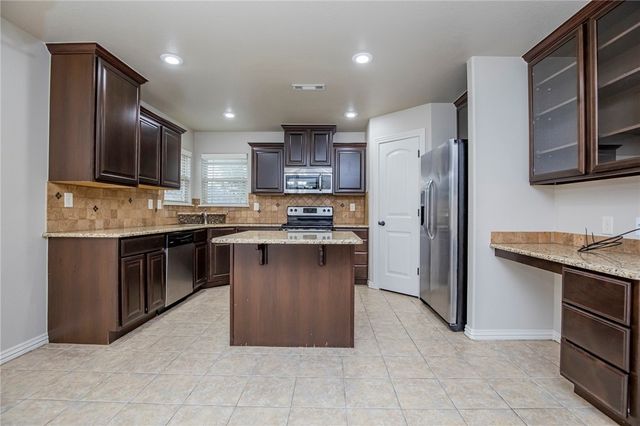 6105 38th Street, Rogers, AR 72758