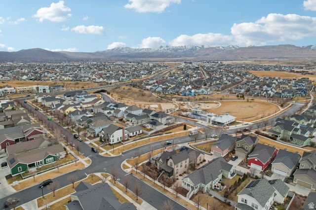 10307 S FISH HOOK RD, South Jordan, UT 84009