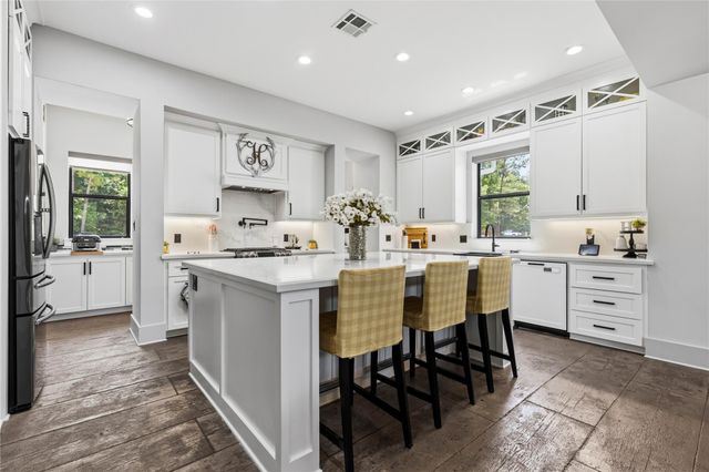 8987 Grand Lake Estates Drive, Montgomery, TX 77316