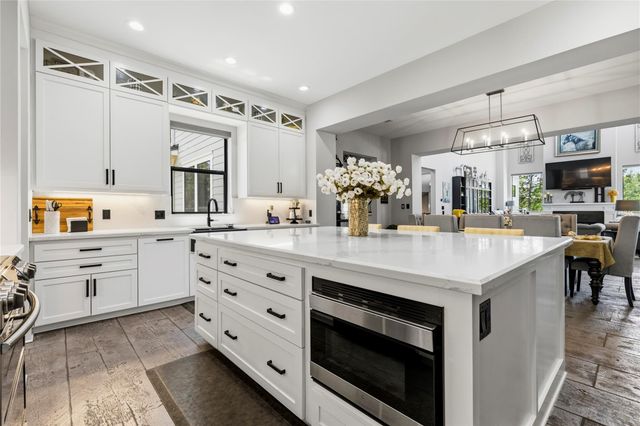 8987 Grand Lake Estates Drive, Montgomery, TX 77316