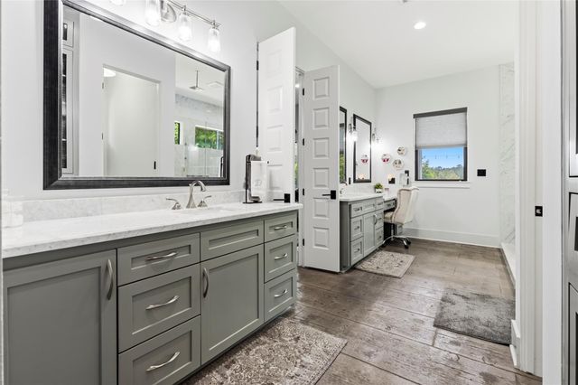 8987 Grand Lake Estates Drive, Montgomery, TX 77316