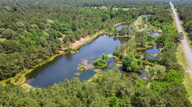 8987 Grand Lake Estates Drive, Montgomery, TX 77316