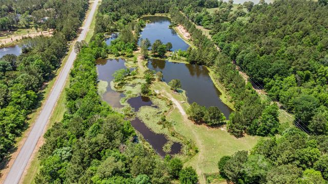 8987 Grand Lake Estates Drive, Montgomery, TX 77316