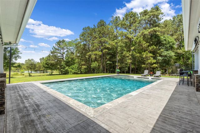 8987 Grand Lake Estates Drive, Montgomery, TX 77316