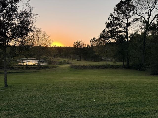 8987 Grand Lake Estates Drive, Montgomery, TX 77316