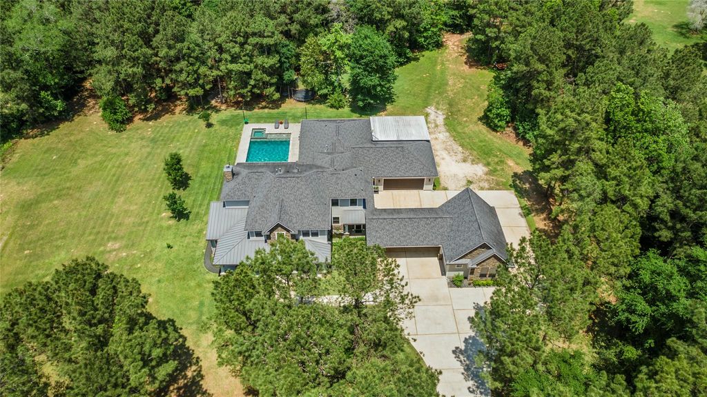 8987 Grand Lake Estates Drive, Montgomery, TX 77316