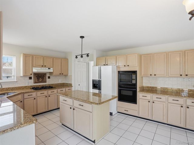 29435 Chelsea Crossing, Farmington Hills, MI 48331