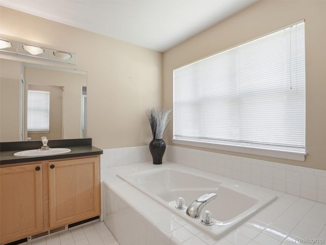 29435 Chelsea Crossing, Farmington Hills, MI 48331
