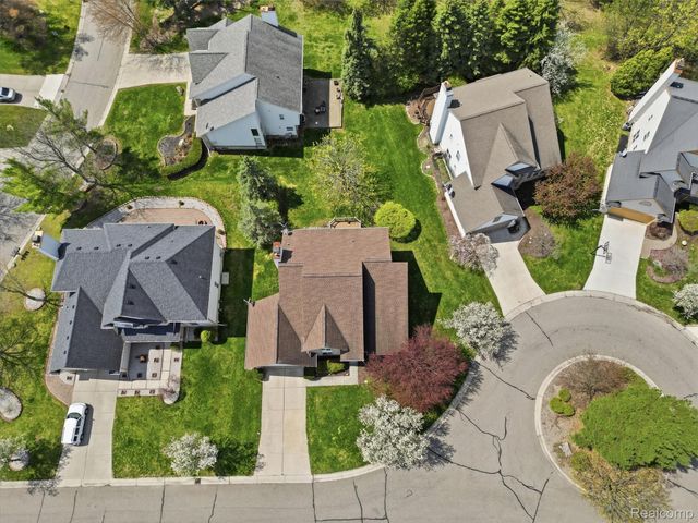 29435 Chelsea Crossing, Farmington Hills, MI 48331