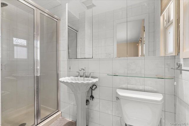 20 Pickwick Drive W, Syosset, NY 11791