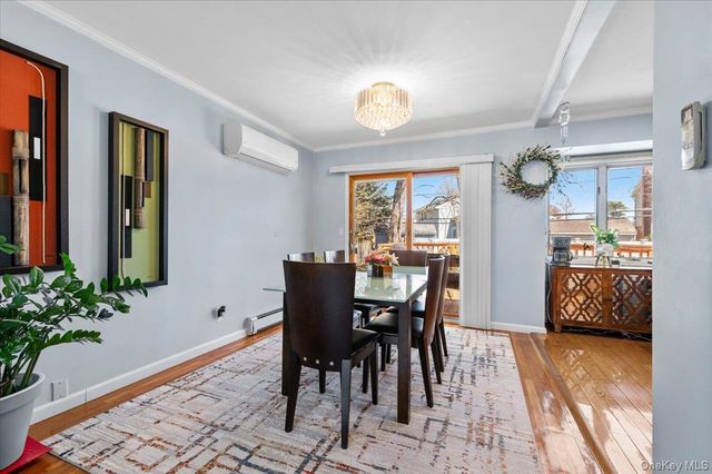 20 Pickwick Drive W, Syosset, NY 11791