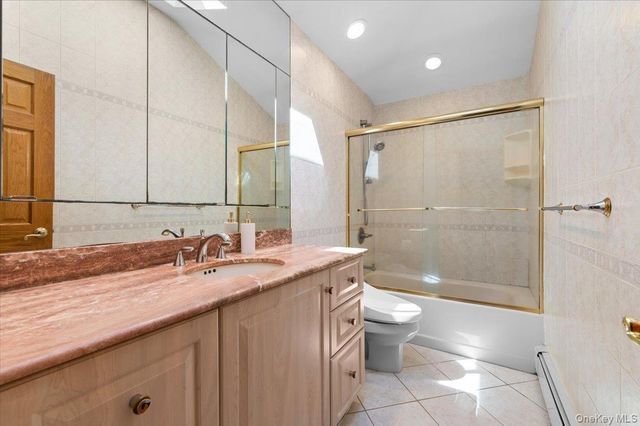 20 Pickwick Drive W, Syosset, NY 11791