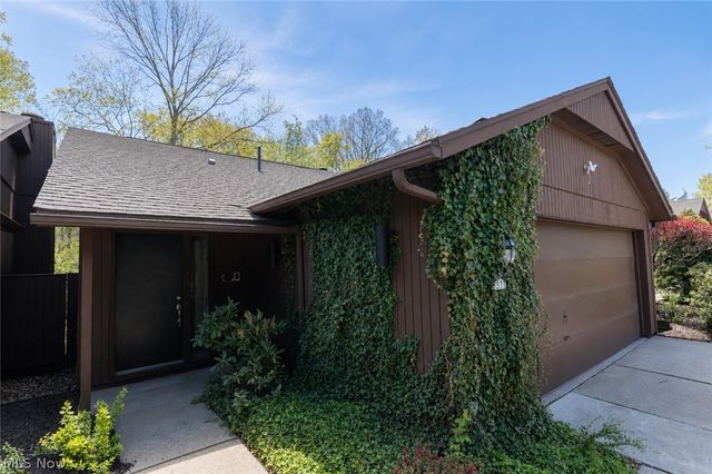 18251 Glencreek Lane, Strongsville, OH 44136