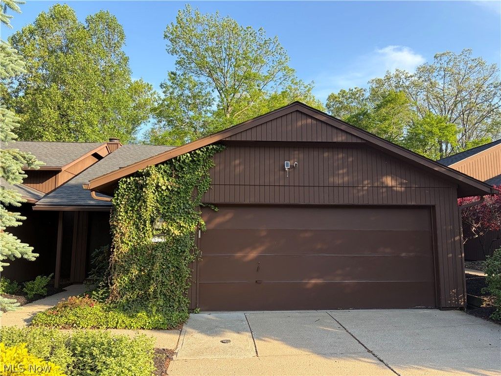 18251 Glencreek Lane, Strongsville, OH 44136