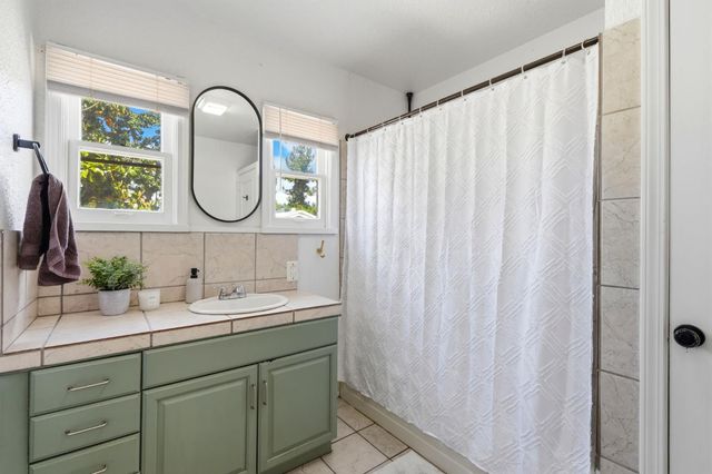 2142 N Wilson Avenue, Fresno, CA 93704