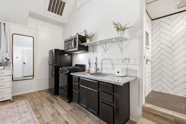 2142 N Wilson Avenue, Fresno, CA 93704