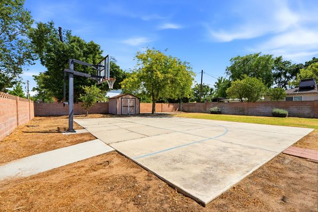 2142 N Wilson Avenue, Fresno, CA 93704