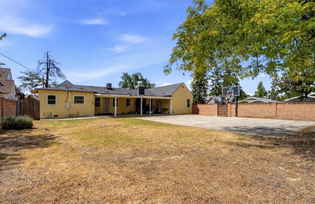 2142 N Wilson Avenue, Fresno, CA 93704