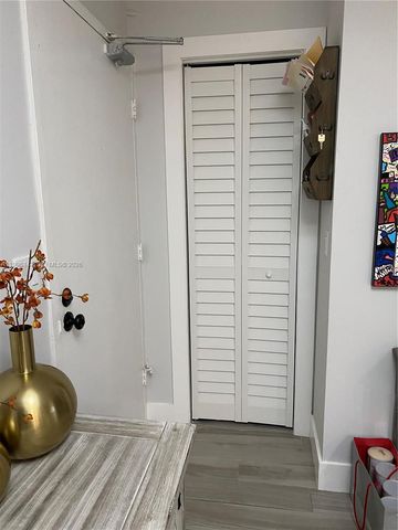 2201 BRICKELL AV 92, Miami, FL 33129