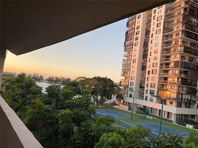 2201 BRICKELL AV 92, Miami, FL 33129