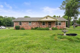 2706 Walnut Ln, Murfreesboro, TN 37129