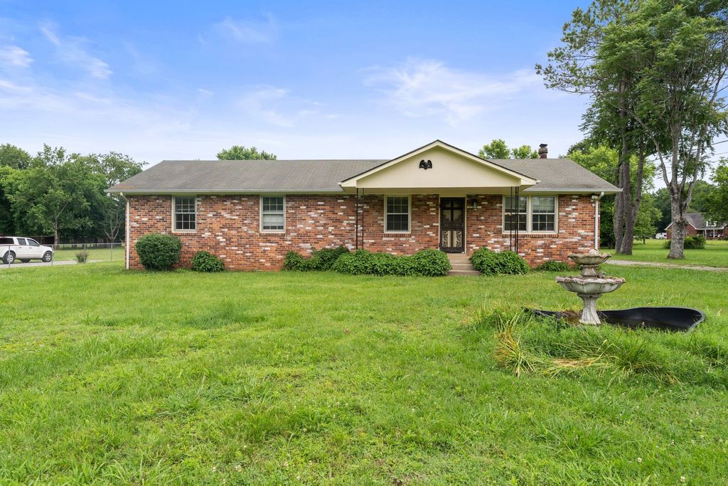 2706 Walnut Ln, Murfreesboro, TN 37129