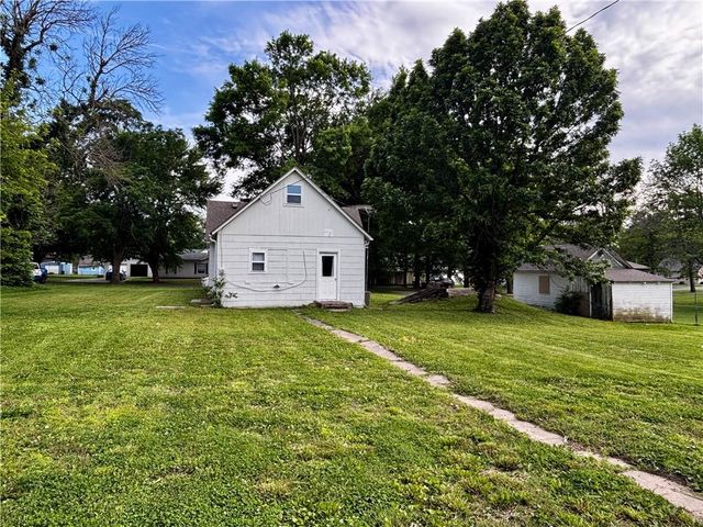 317 E Pine Street, Drexel, MO 64742