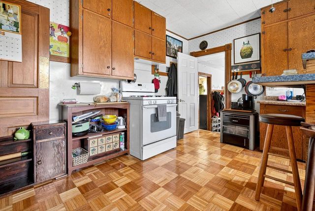 623 E IRVING AVENUE, Oshkosh, WI 54901
