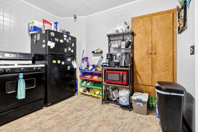 623 E IRVING AVENUE, Oshkosh, WI 54901
