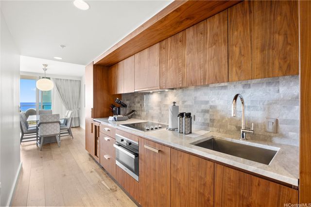 383 Kalaimoku Streets E2903, Honolulu, HI 96815