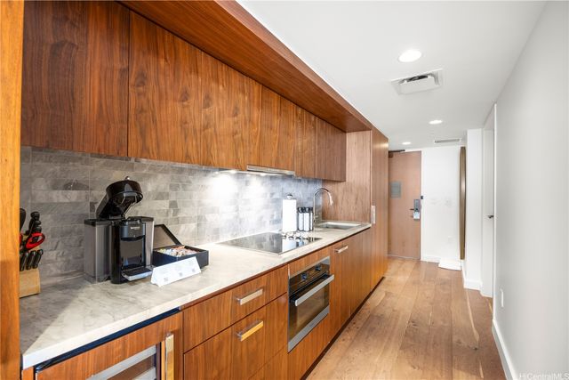 383 Kalaimoku Streets E2903, Honolulu, HI 96815