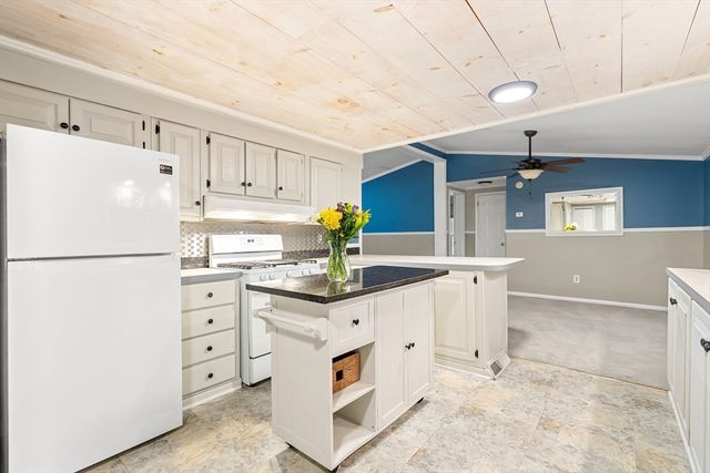 94 Leisurewoods Drive, Rockland, MA 02370