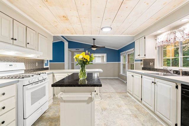 94 Leisurewoods Drive, Rockland, MA 02370