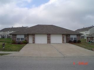 183-185 NW Woodbury Drive, Grain Valley, MO 64029