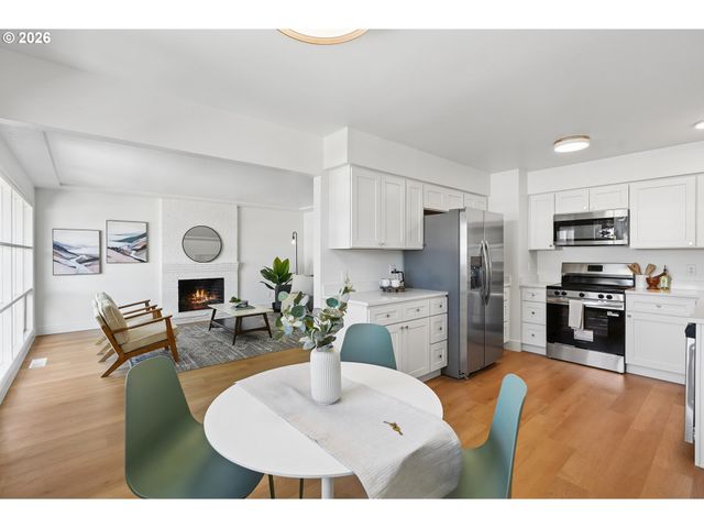 11942 Ne SISKIYOU St, Portland, OR 97220