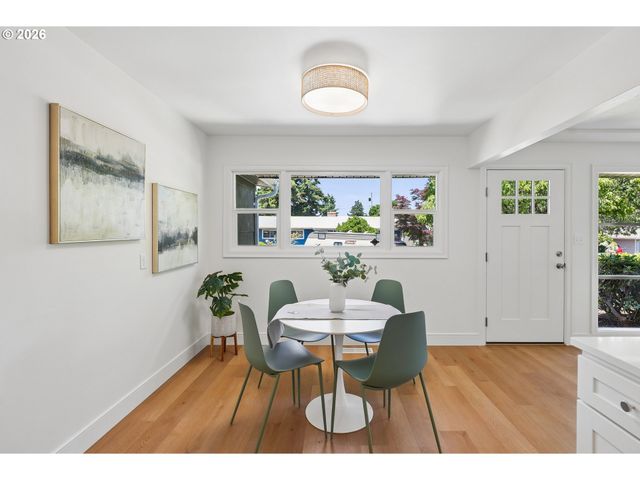 11942 Ne SISKIYOU St, Portland, OR 97220