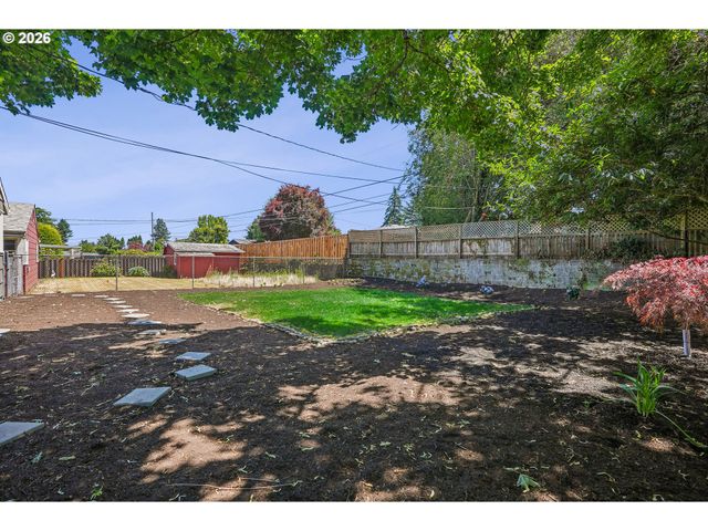 11942 Ne SISKIYOU St, Portland, OR 97220