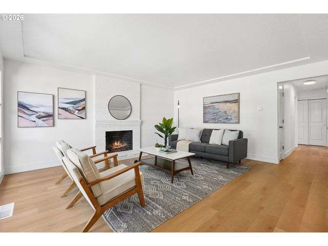 11942 Ne SISKIYOU St, Portland, OR 97220