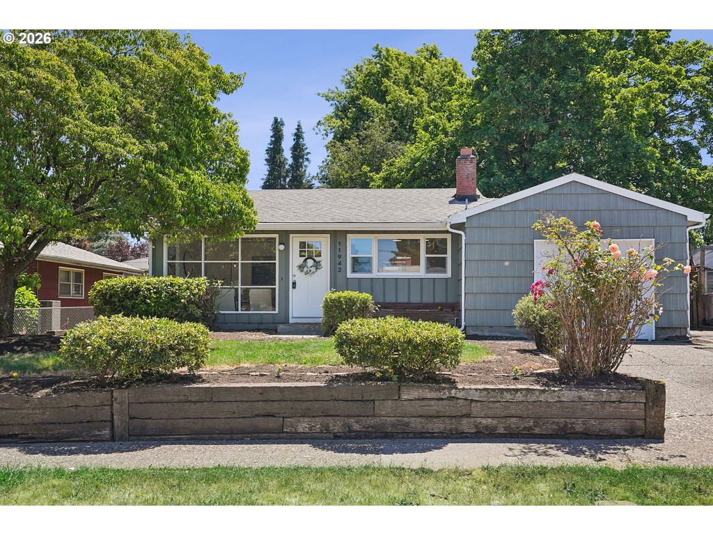 11942 Ne SISKIYOU St, Portland, OR 97220